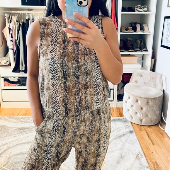 ECOTE Patterned Pocket Jumpsuit - Picture 4 of 7